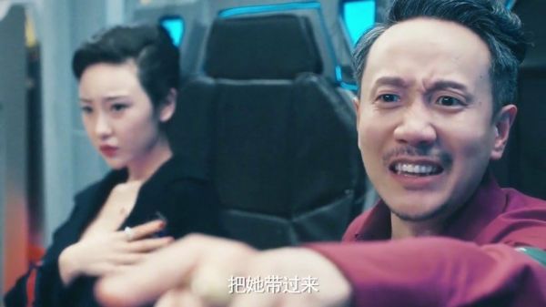 丧心病狂的博士为延长寿命拿孙女做实验没想到孙女脱离控制成了蜂……