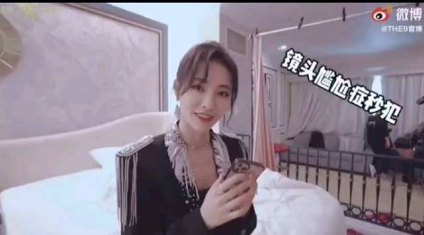 许佳琪太可爱了哈哈哈哈，是个憨憨