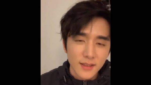 张新成很适合戴眼镜啊,好期待他演一个戴着眼镜的斯文败类……