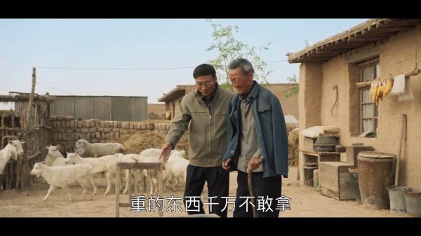 白校长带着新来的支教老师到小川的家里给他补课……