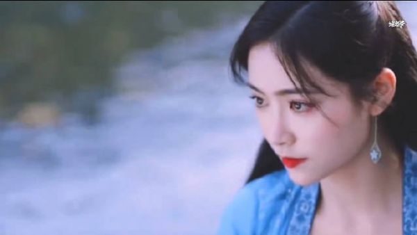 又翻看了一遍许佳琪演的上一个古装角色……