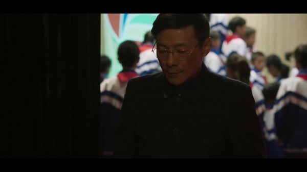 白校长这个角色好戳人……