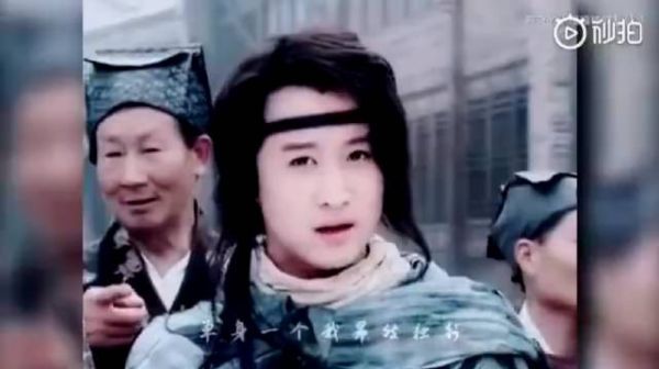 看看当年嫩的出水的吴京吧，京哥当年也是超帅的……