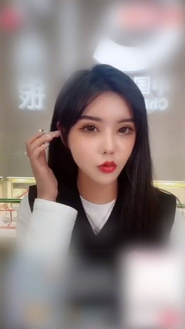 网红韩安冉直播被问及郑爽最近的事情⬇️