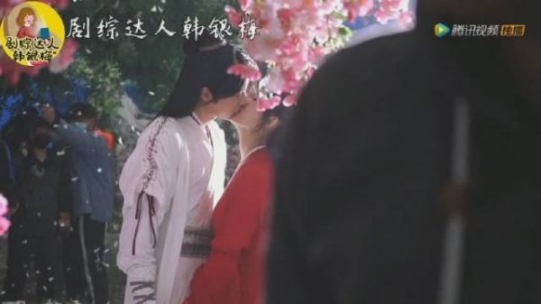 《有翡》大结局的花瓣吻花絮来了 就问mtjj和颖火虫酸不酸吧……