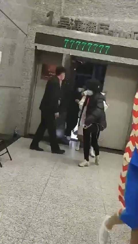 好可爱！搭配蝴蝶造型好像幼儿园里准备去汇报演出的小朋友呀