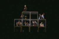 张亮出演音乐戏剧《庞氏骗局》：扔掉剧本，体无完肤