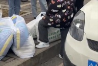 重庆年轻女孩子刚出校门，就沦为一线工人，让人觉得心酸