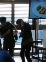 看到这个有点忍不住，小宋似乎时常忘记自己有180这回事儿？