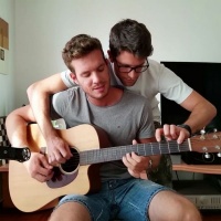 男上加男四手联弹《Smells Like Teen Spirit》 太男了