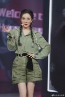 来康康戴上金丝眼镜的幂主编@杨幂 ，你有木有被鲨到！