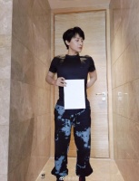 陈志朋坚持减肥成功晒出照片 “A4腰”震惊网友