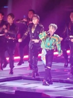 哈哈哈哈哈哈后台欢乐有趣，台上更加自信迷人呢！