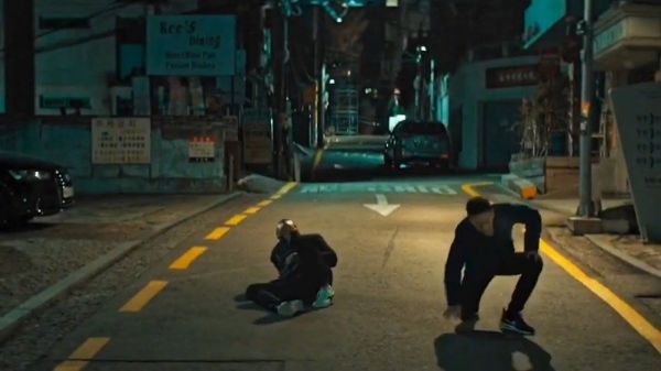 两个新兵第一次请假出去玩，半路竟然遇到人贩一(1)