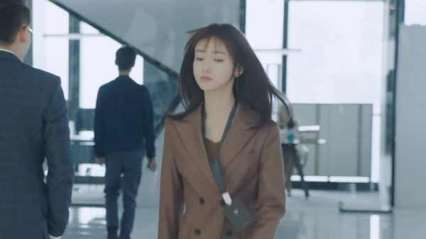 好家伙，四位职场酷飒姐姐组团燃飒来袭~这才是职场女精英们该有……