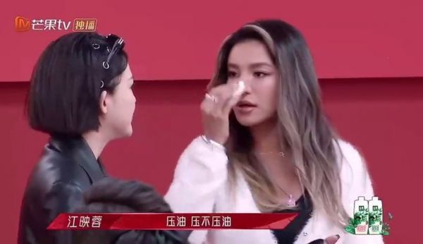江映蓉和姐姐们打招呼的方式是“压不压油”?
