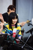 明黄 嫩绿 五彩缤纷，不管什么颜色的@黄龄 ……