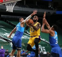 詹姆斯34分字母哥25+12 湖人力克雄鹿拒绝连败