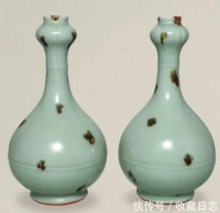 轰动于保利十五周年庆典拍卖会的明代梅子青釉点褐彩蒜头瓶鉴赏