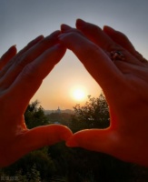 人老，心不老，心里满是阳光，才是永恒的美