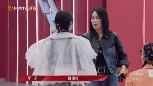 那英重新定义猜拳️: 别人猜拳:剪刀 石头 布……