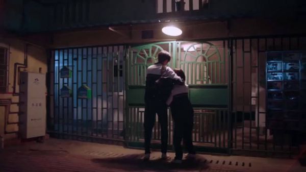 儿子白天上课晚上医院陪床，果然不是母亲养大的……