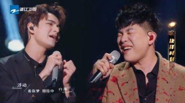 《天赐的声音》中……