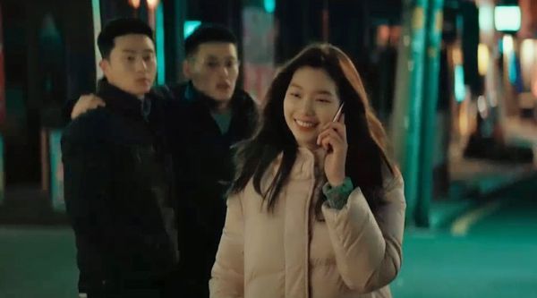 韩国犯罪喜剧《青年警察》，两个菜鸟学生为了喜欢的女生……