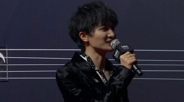 周深 TMEA盛典红毯 周深：音乐上要有突破……