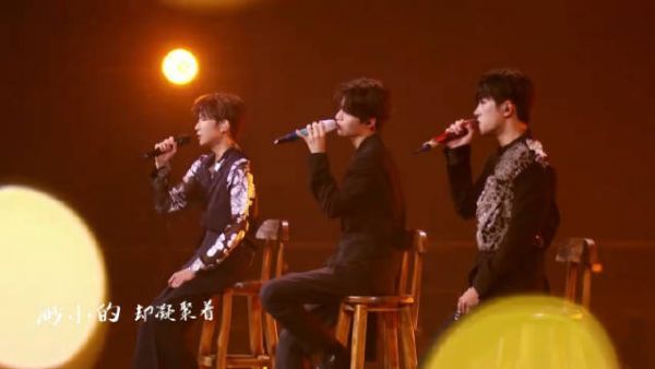 恭喜TFBOYS灯火荣获年度人气单曲 王俊凯王源易烊千玺冲鸭！