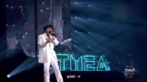 周深现场舞台太绝了！