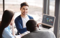 人要自足常乐，宽容大度；知世故而不世故，才是最善良的成熟