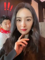 挑战365天不怼人，乱入东北大红围巾雷佳音……