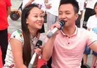 之前，在火车站一夜爆红的“连体夫妻”感动全国人，他们近况如何