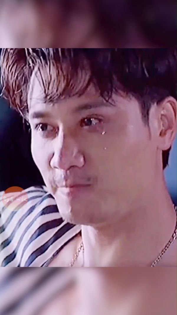 这滴泪掉的心好痛……