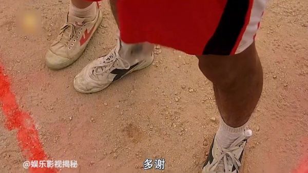 大家不要紧张，我本身呢~是一个汽车维修员！带一个扳手很合理吧~