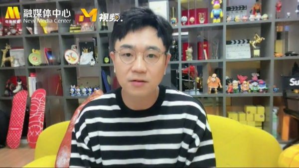 @大鹏董成鹏 在直播连线时……