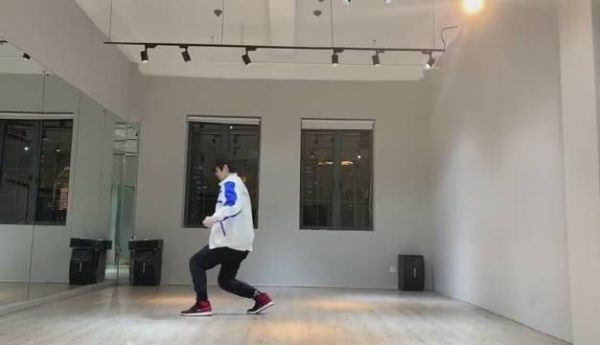 汪佳辰舞台上是认真对待每一个细节的全能ACE……