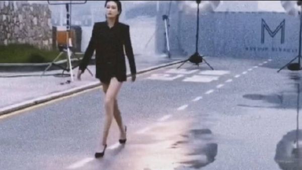 张馨予的长相本来就是很英气的那种美……