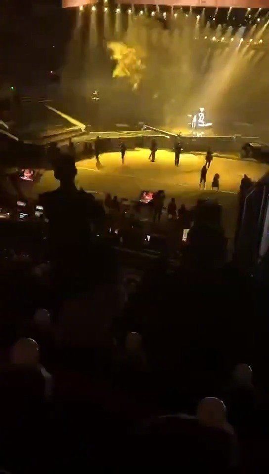 捕获一枚歌迷现!!