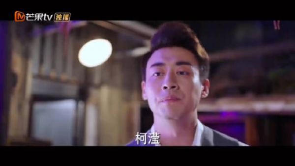这部剧真的好废手机，封潇声买了手机送给柯滢……