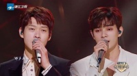在 魏大勋与何昶希合作演唱了《后会无期》，二人默契十足……