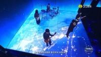 五月天今晚腾讯音乐娱乐盛典《玫瑰少年+因为你所以我+倔强》LIVE