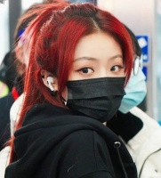 孔雪儿模仿喻言染红发，本以为变化不大，看到效果：傻眼了