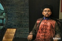 酒店负责人拒绝华人来消费，一中国老人恰巧路过：这酒店我买下了