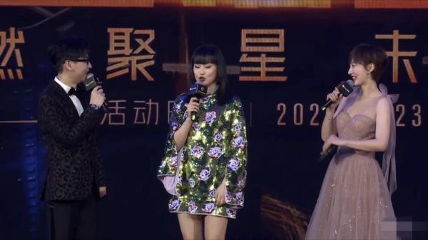 没想到姐姐们舞台上这么飒,私下里都是游戏迷……