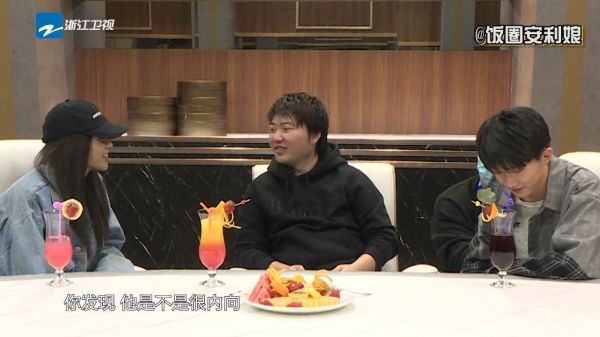 其实是天生温柔又慢热的原因啦