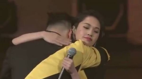 当年潘玮柏演唱会吊威亚受伤复出后的第一场演唱会……