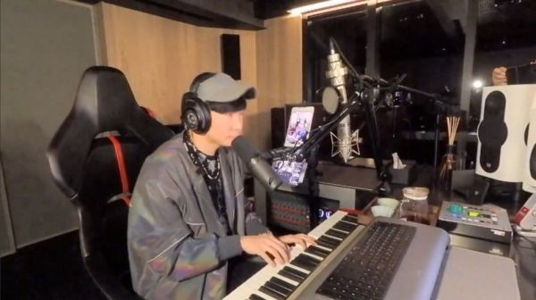 今天为大家推荐的晚安曲是林俊杰直播唱《想见你》