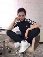 杨颖拍戏照曝光，演技表情到位，网友：喜欢邓伦的绅士细节